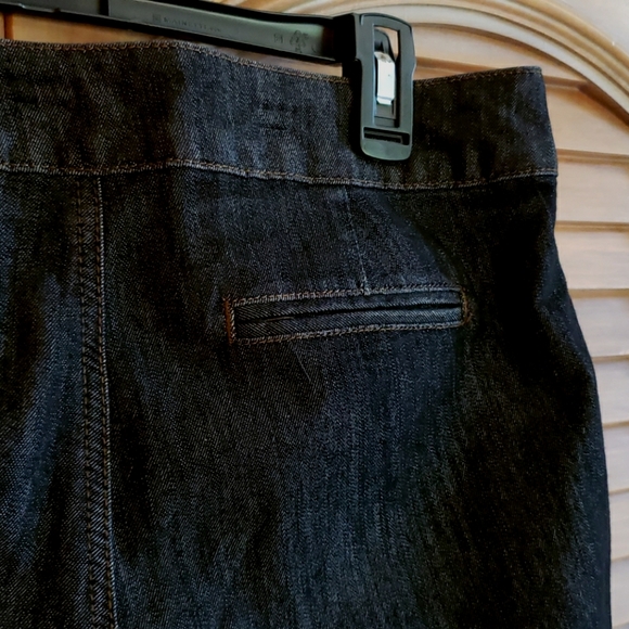 Denim Stretch Cuff Capri Pants - Picture 7 of 7